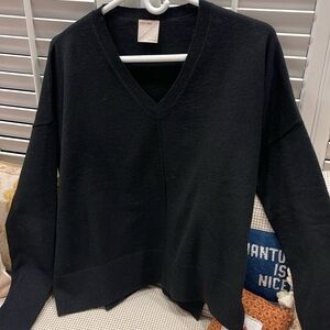 A perfect V neck Sweater, never worn!